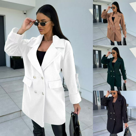 Manteau en laine double boutonnage .